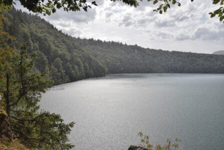 Lacs volcaniques dans le Puy-de-Dôme